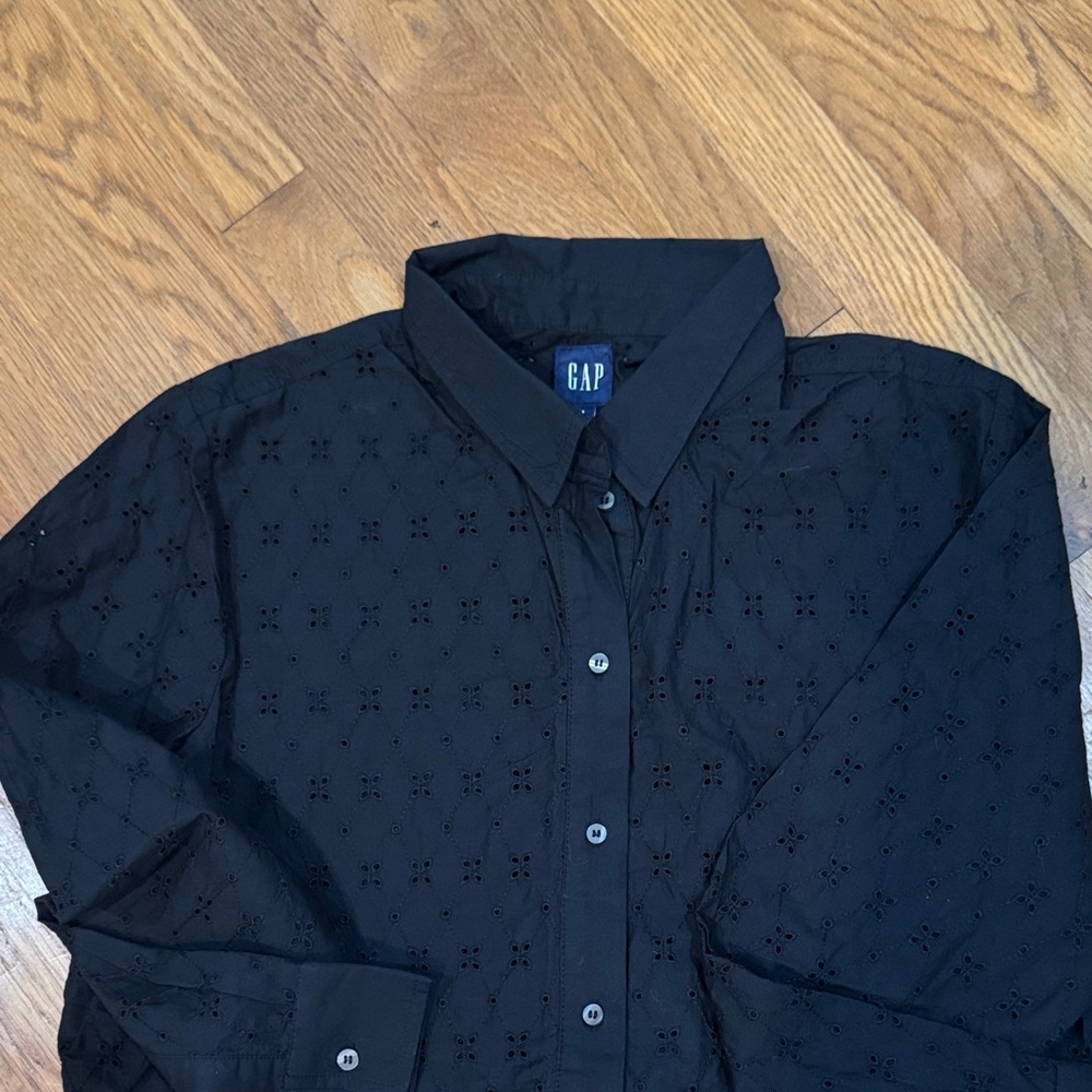 New Gap button down top